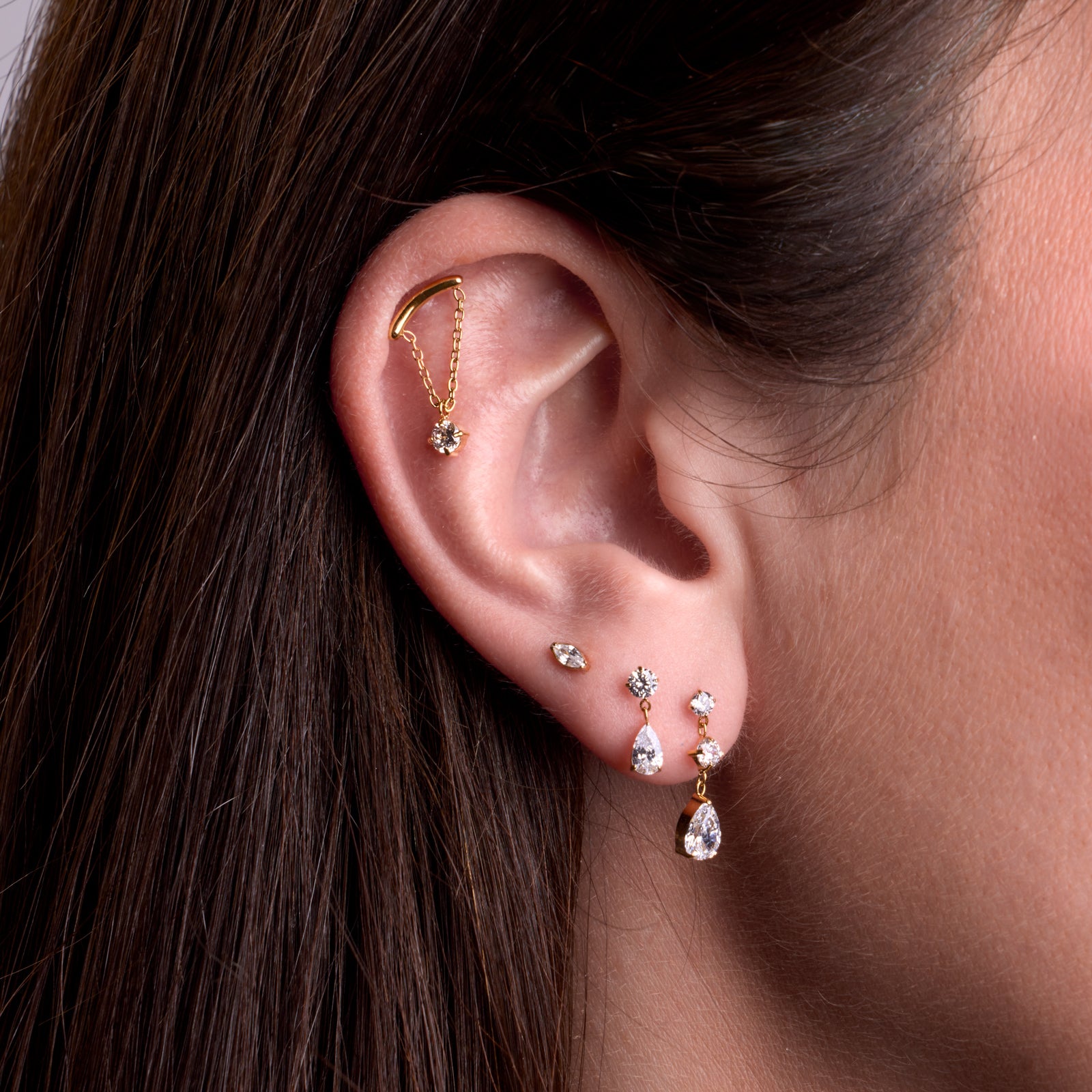Composition Mocha Classiques - Doppio Blanc à l'hélix, Iris blanc au 3ème lobe, Cappuccino blanc au 2ème lobe, Lungo Blanc au 1er lobe. Bijoux de piercing oreille en titane