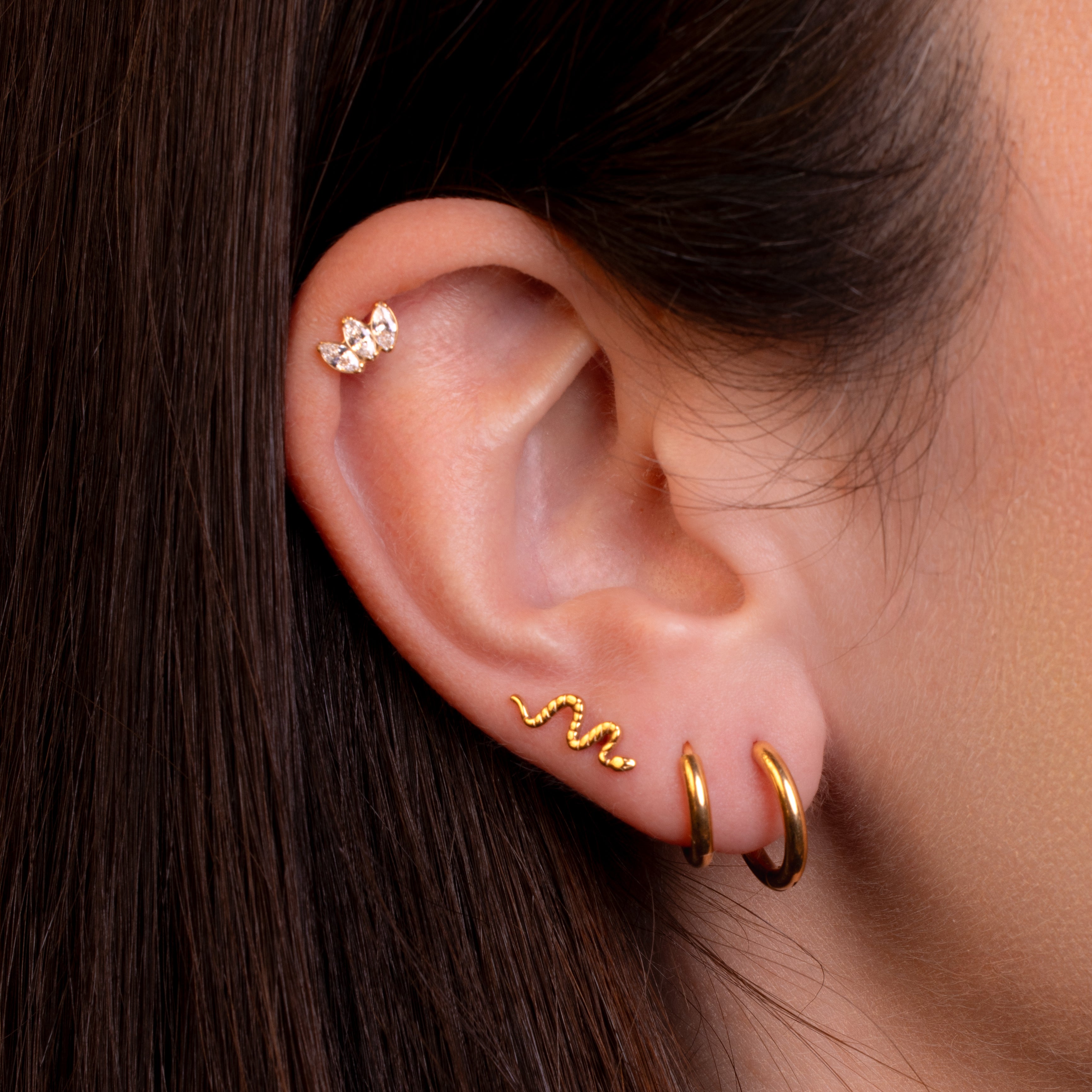 Bijoux de piercing dorés portés - Obsidian Piercing - Marquise / Serpent / Michael 8 & 10mm