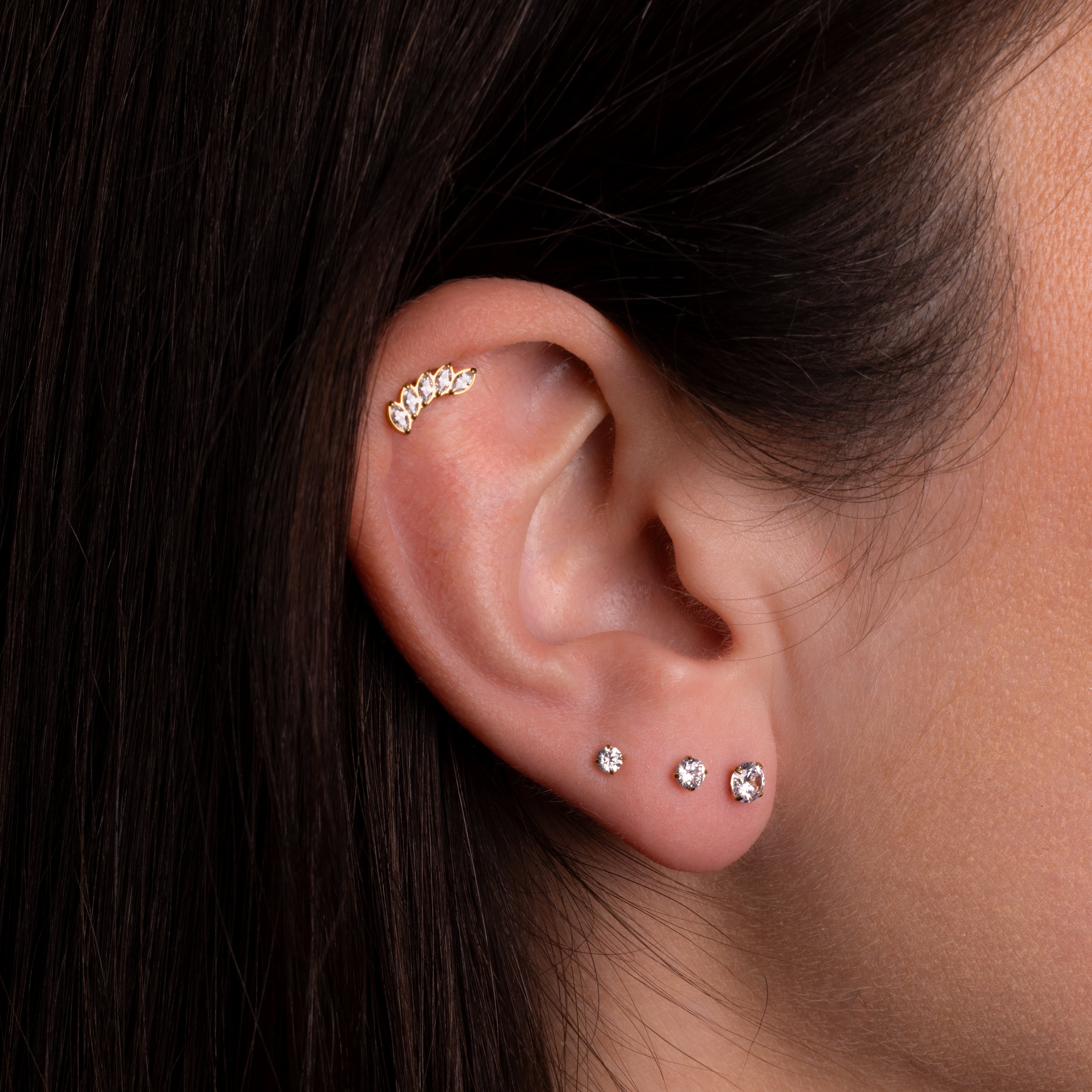 Bijoux de piercing gold portés - Obsidian Piercing - Sterope / Tête griffée