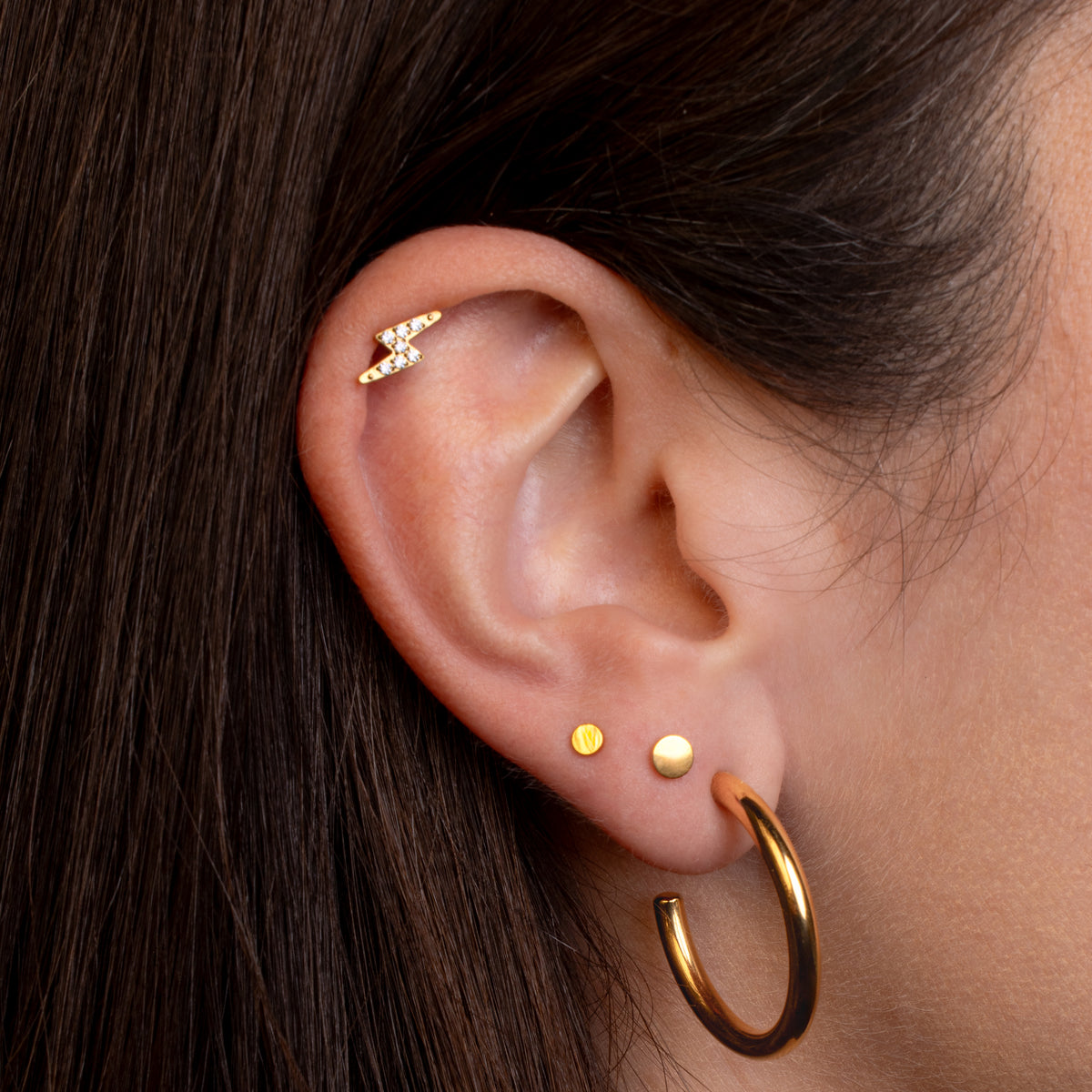 Bijoux de piercing dorés portés - Obsidian - Disques / Eclair / Small Kyoto