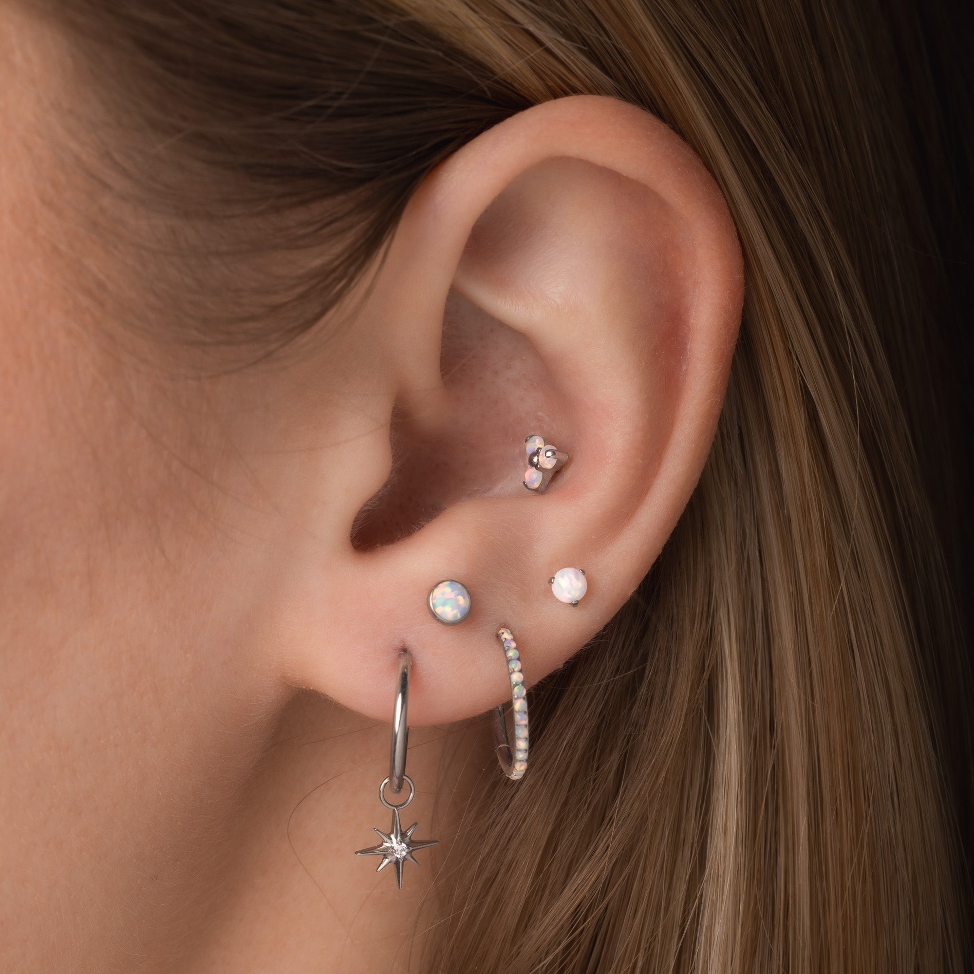 Bijoux de piercing en titane biocompatible - Composition d'oreille opale blanche - Obsidian Piercing